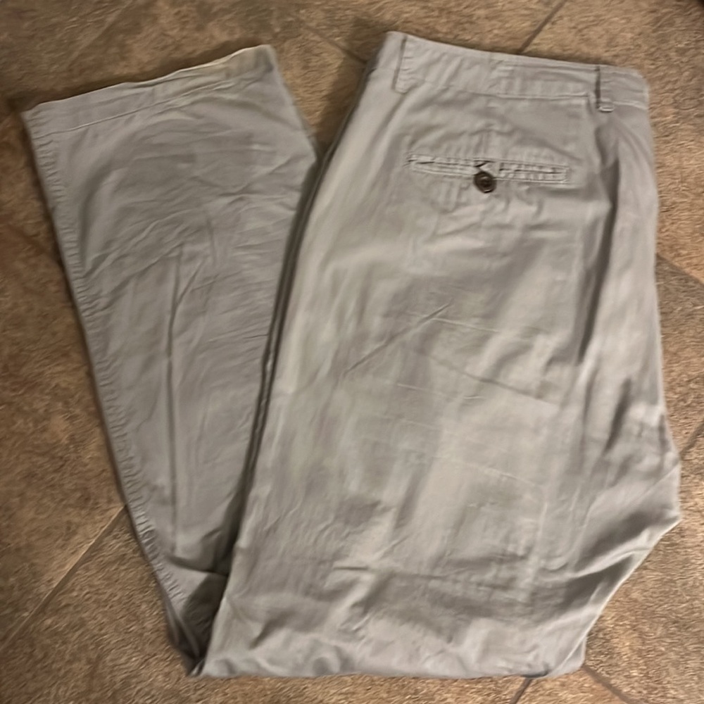 Men's Perry Ellis Dress Pants. Size 38 X 32. Great condition!!